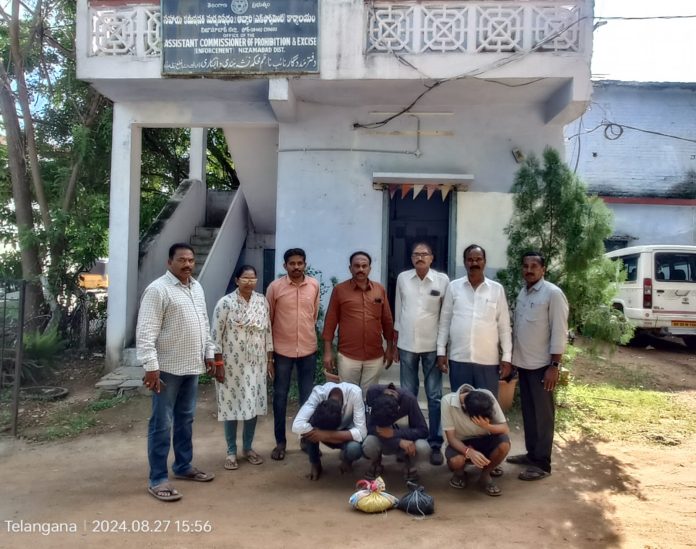 People selling ganja arrested