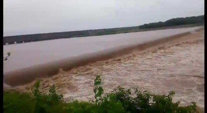 Heavy rains in the district.. Big river overflowing