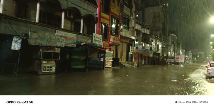 Incessant rain in the city in the middle of the night…….all the main roads are waterlogged….flood water in hundreds of houses